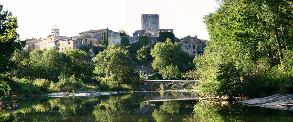 Montclus, village du Gard en France au bord de la rivière Cèze