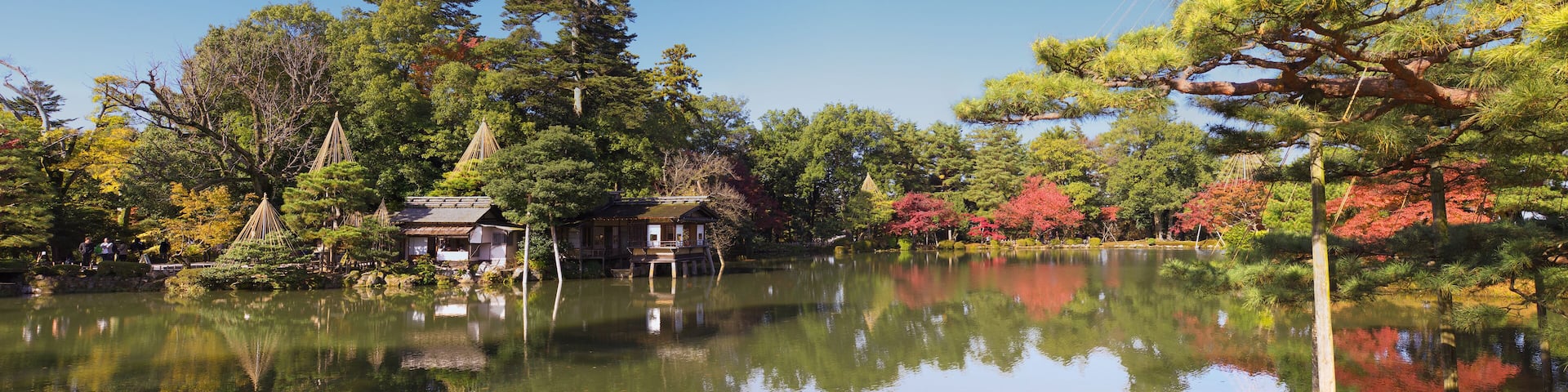 Autumn foliage at Kenrokuen Garden in Kanazawa, Japan