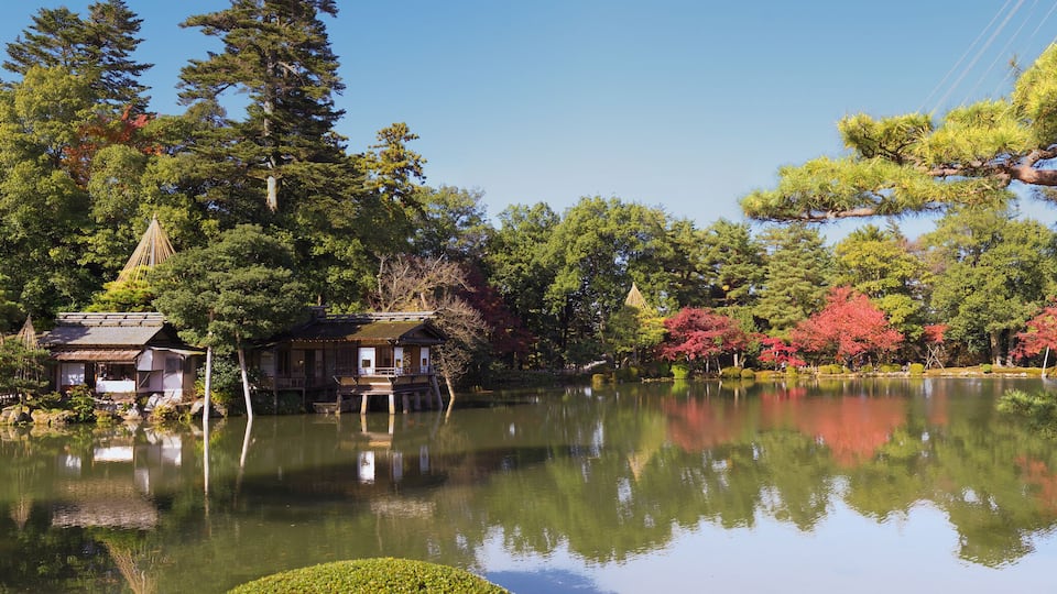 Autumn foliage at Kenrokuen Garden in Kanazawa, Japan