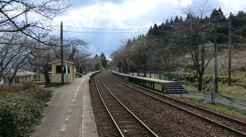 能登鹿島駅 ホーム北端より