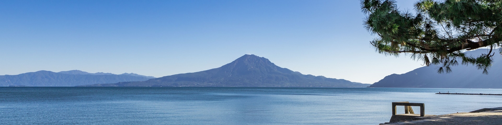 重富海岸から見た桜島の風景 鹿児島県姶良市