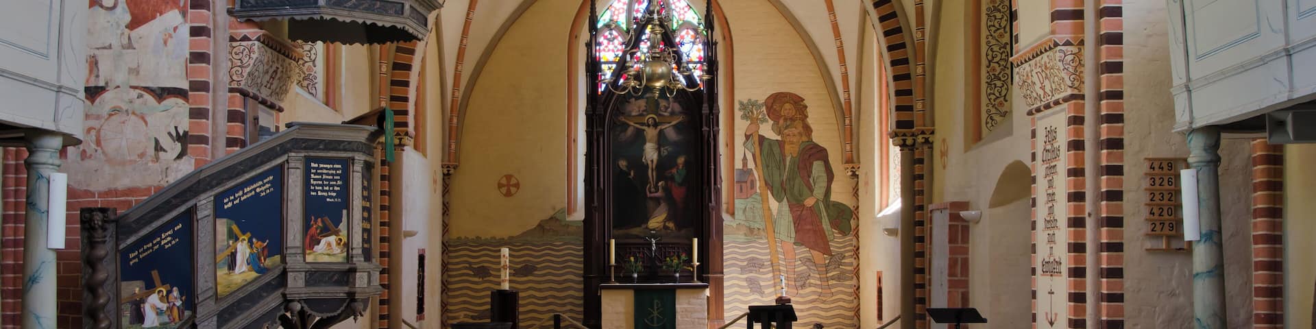 Kröpeliin Stadtkirche Blick zum Altar
