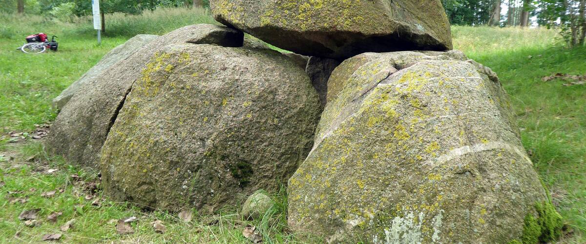 GroĂsteingrab Mechelsdorf 3 bei Rerik, Mecklenburg-Vorpommern. Nordöstliche Ansicht.