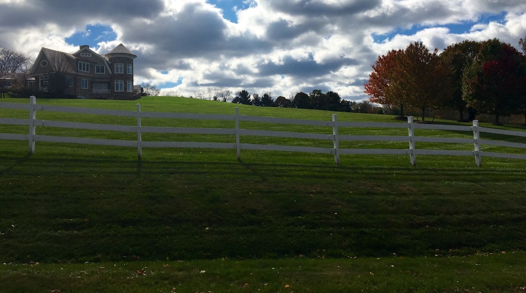 Run this route every weekend and the beautiful view distracts me from the tough hills that come with the vista. You'd never think this is 30 mins from Newark Airport or 30 miles from Manhattan. #yepitsjersey. October 2016
