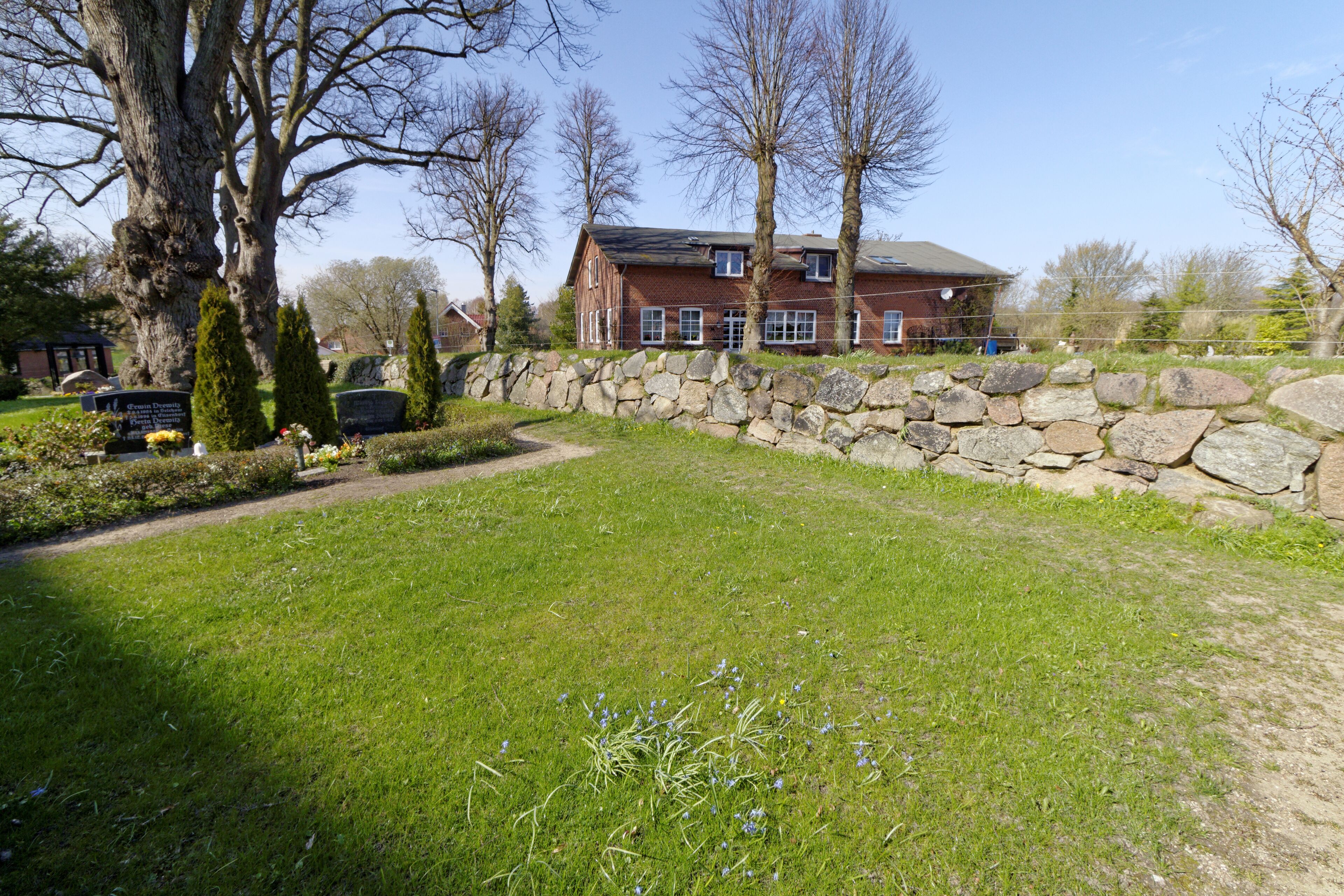 Krusendorf, Kirche St.Trinitatis; Feldsteinmauer