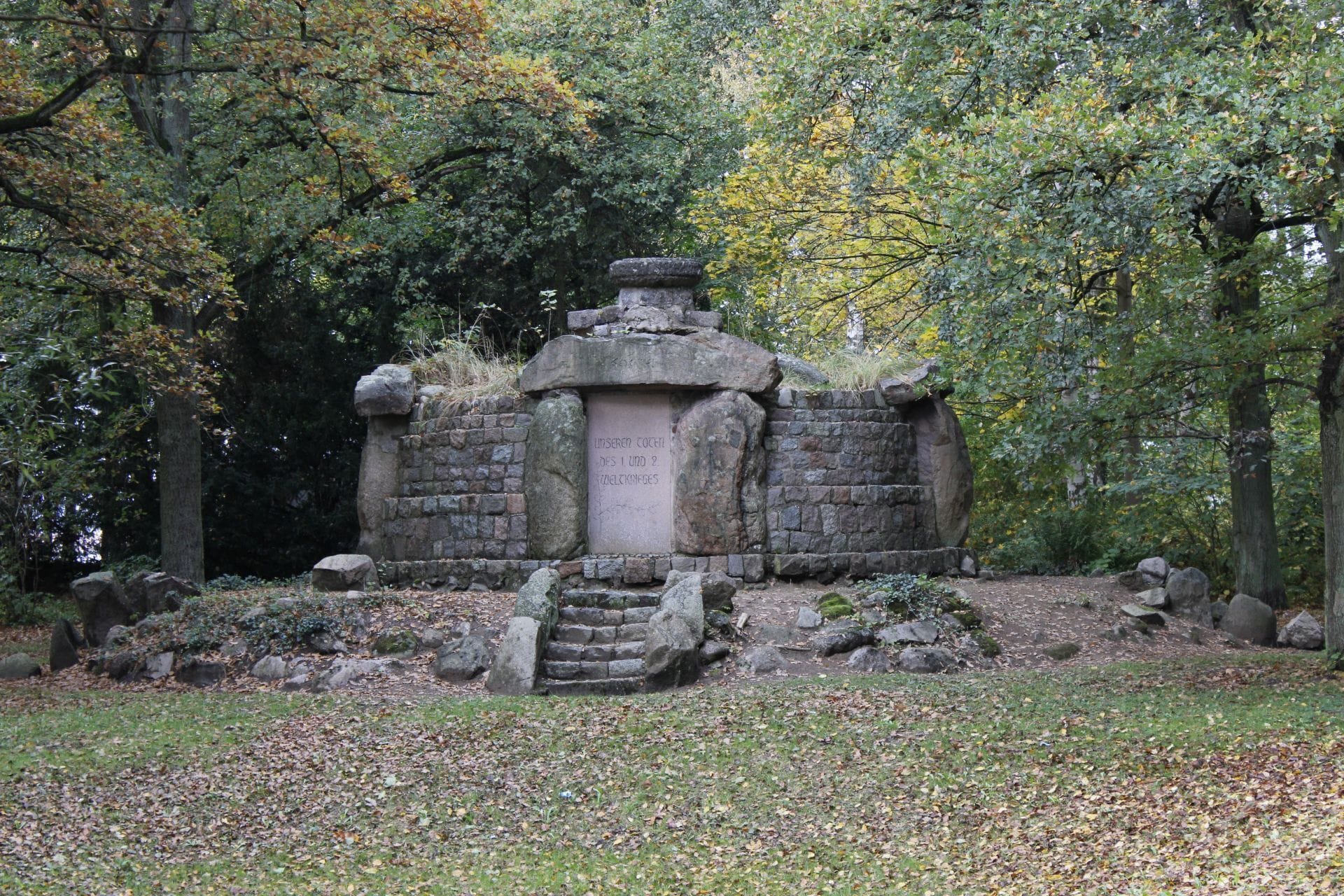 Loitz Kriegerdenkmal beide Weltkriege, Stadtpark