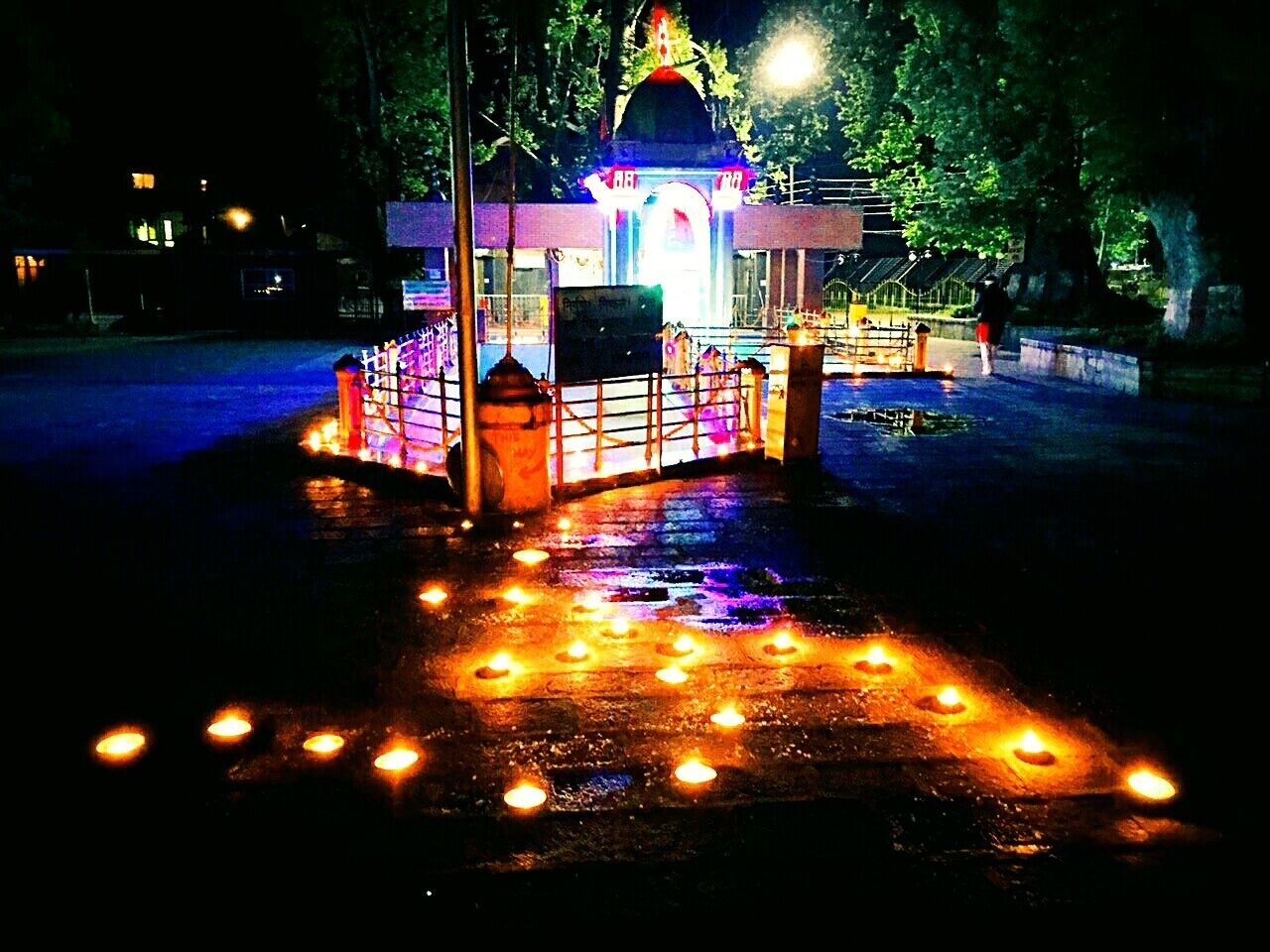 Beautiful setting of the temple at midnight.