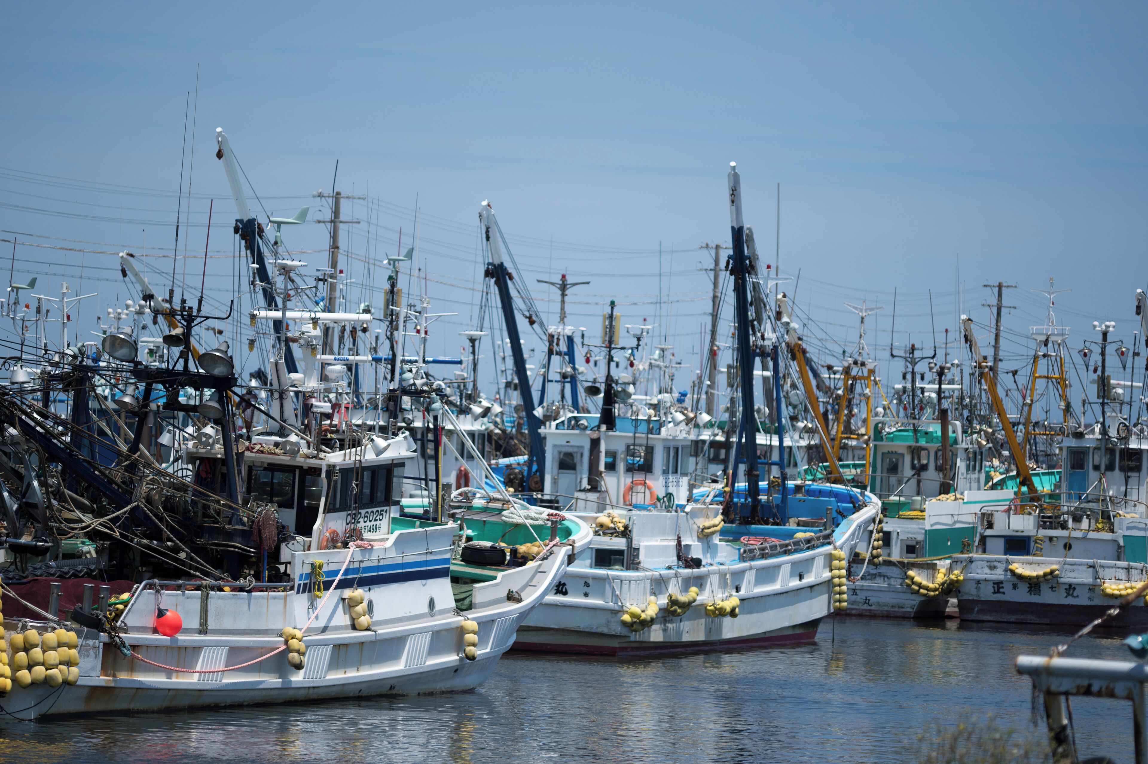 Wow! What a great looking fishing vessels they have! 銚子の漁船、初めてみたけど、めっちゃカッコイイ！ [ Nikon D4, Nikon Ai AF Micro-Nikkor 200mm f/4D IF-ED, f/4.0, 1/1250sec, ISO100, Lightroom 5 ]