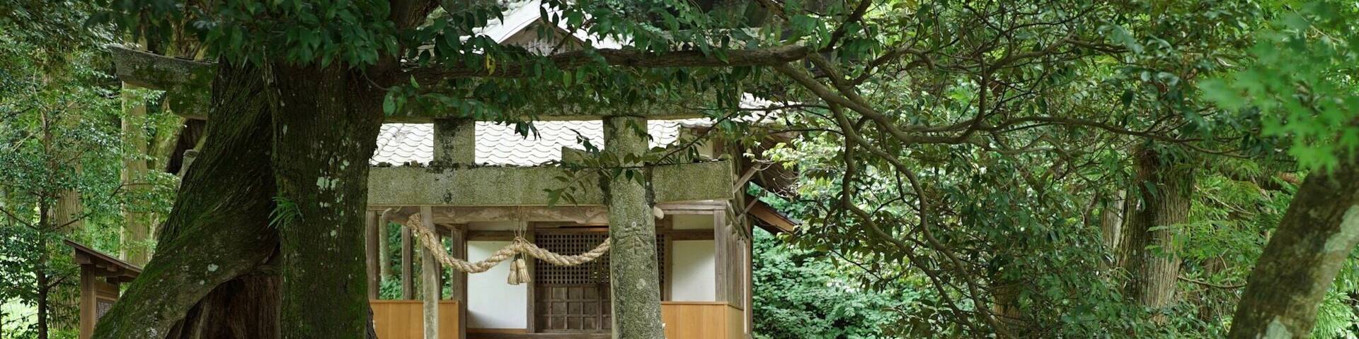 Yuge Shrine, Uchiko, Ehime
Original shrine dates back to end of the 14th century, by a powerful local clan Kono family