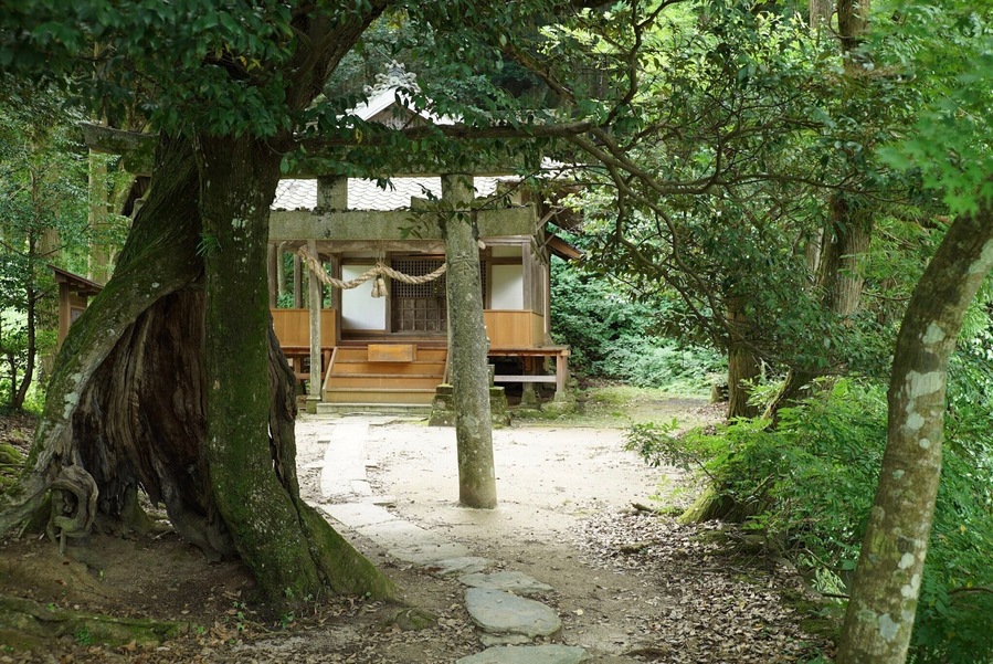 Yuge Shrine, Uchiko, Ehime
Original shrine dates back to end of the 14th century, by a powerful local clan Kono family