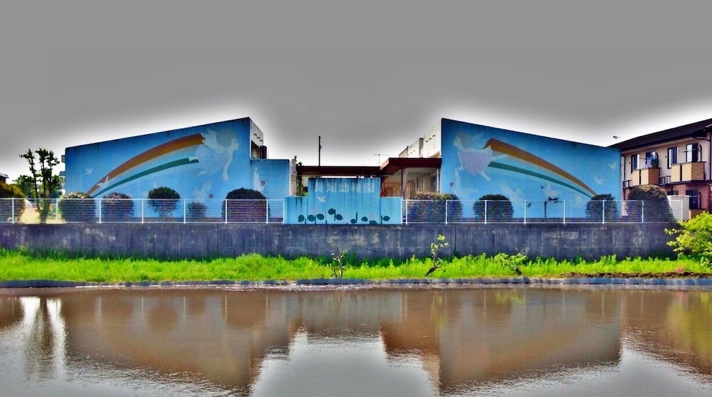 This is the picture drawn in the building of the kindergarten. Angel flew from the left and right, the angel has over the rainbow. I like this picture. However, the picture is now so thin, I want you to renewal in the same picture.