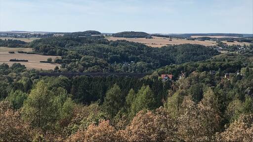 Blick vom Mosenturm auf Elstertalbrücke und Bahnhof Jocketa
