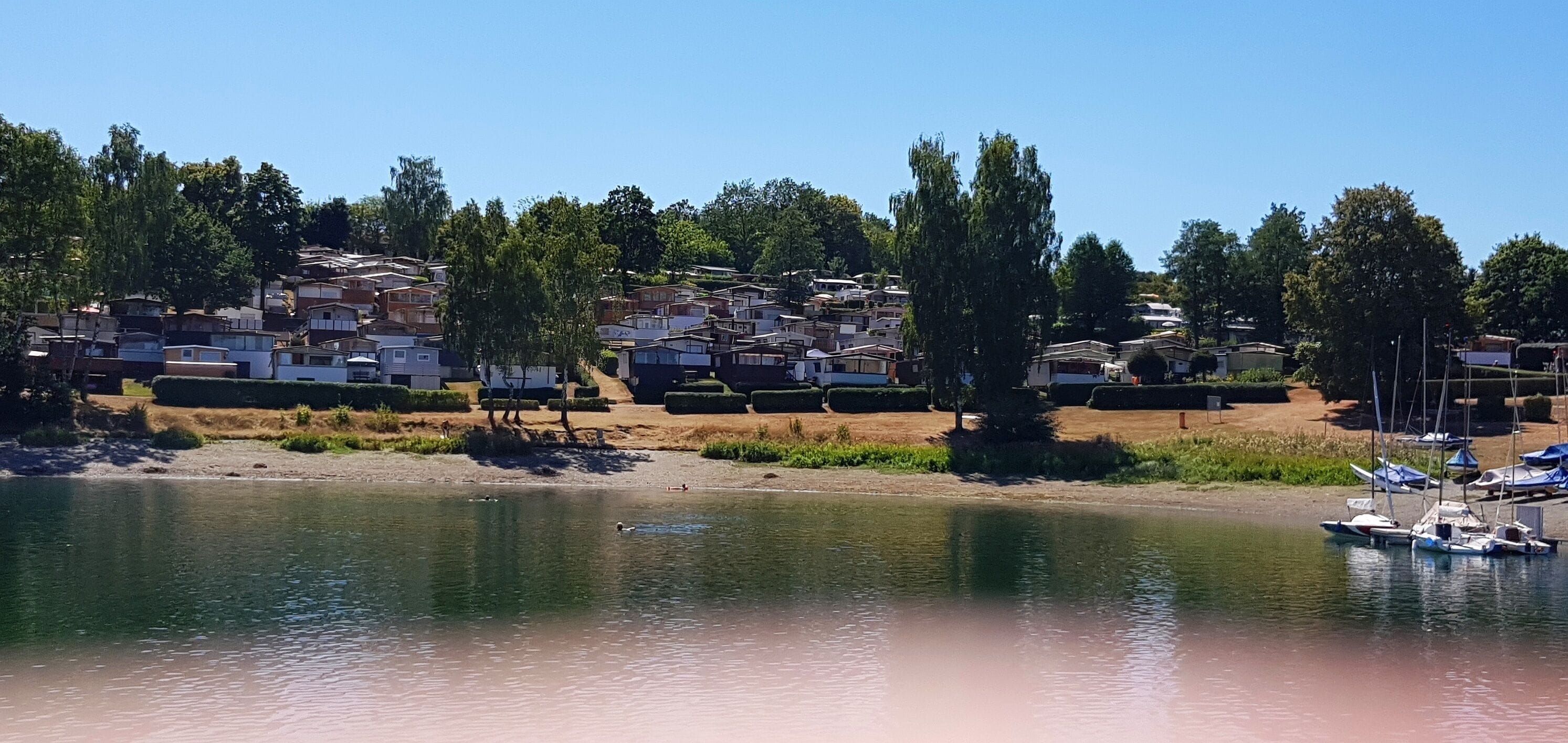 Bungalowsiedlung Gunzenberg (Talsperre Pöhl, Vogtland), Ansicht vom Wasser aus