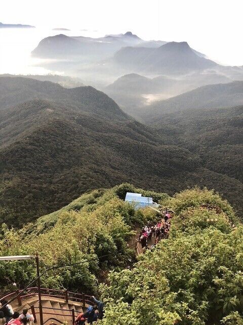 #LifeAtExpedia, waking up at 1am to be in time at the top to watch the sunset over Sri Lanka, beaufiul nature! 