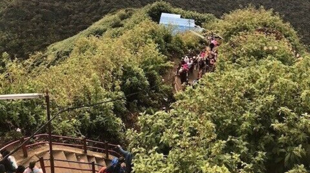 #LifeAtExpedia, waking up at 1am to be in time at the top to watch the sunset over Sri Lanka, beaufiul nature!