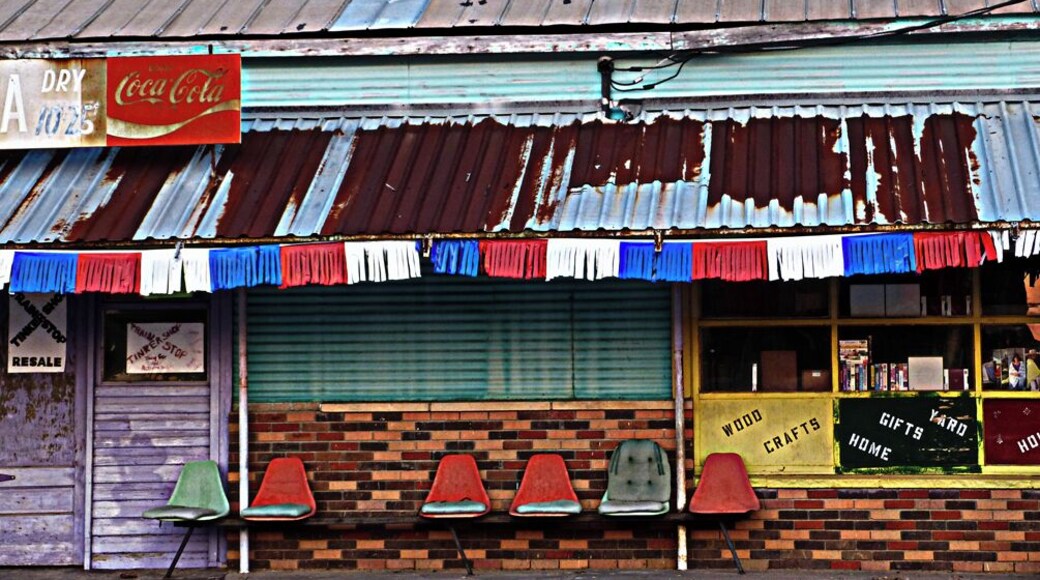 Small Towns of Texas. They have the historic value, so few enjoy. Usually located just off the main highways
#architecture #tnkarts #building #urban #historic #bertram #texas #smalltowns