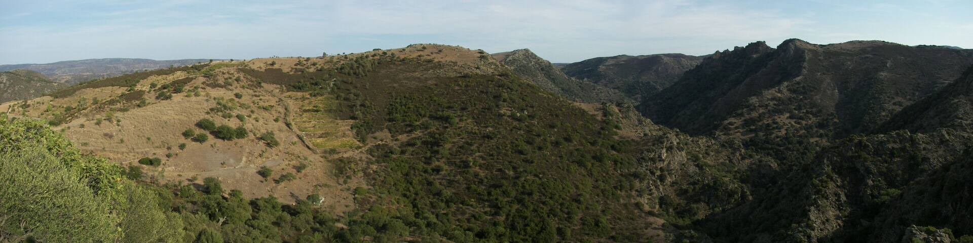 Montagne intorno a Goni