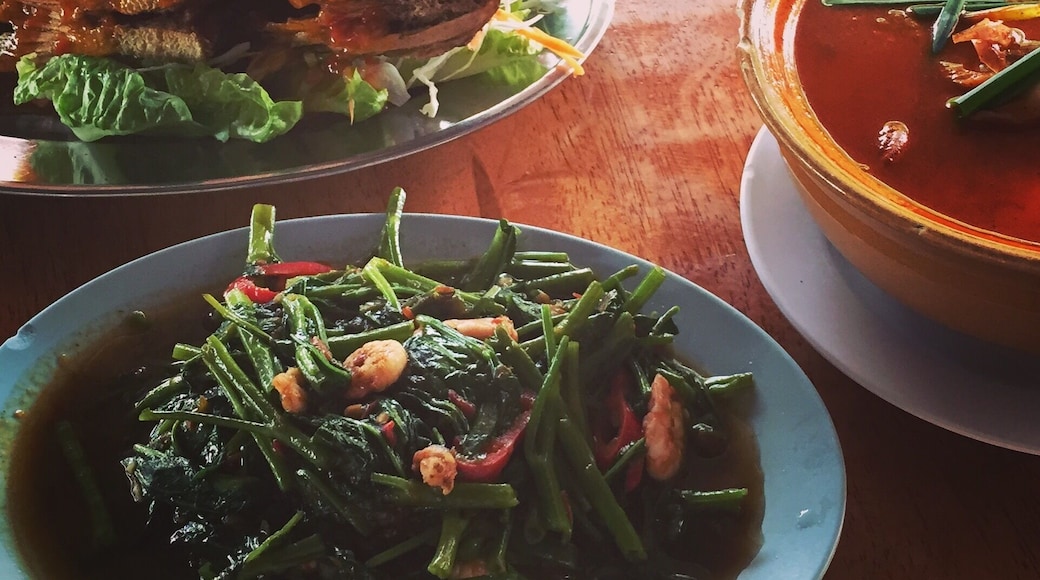 I really like the Thai food here. Feels authentic. Give it a try. If you can't take spicy food remember to tell them ahead to tone it down a notch...but be warned that Thai food without spiciness is not really Thai :D