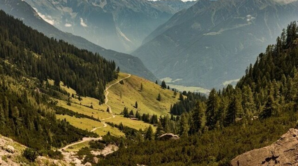 View from walk down Muttekopfhütte to Latschenhütte