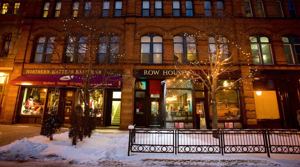 샬럿타운 을 보여주는 야경, 거리 풍경 과 눈