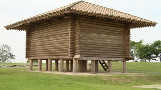 鞠智城復元米倉