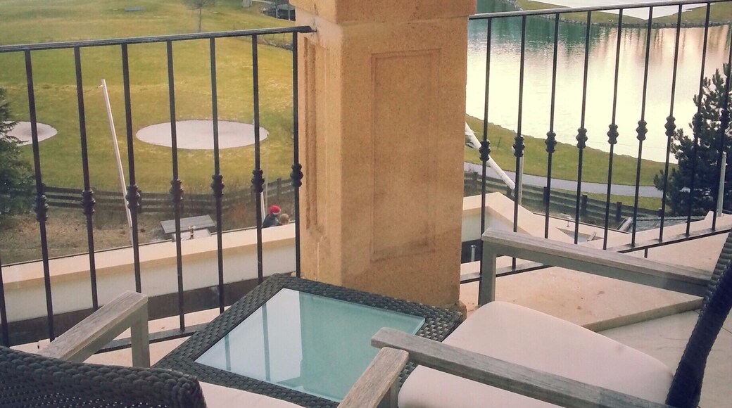 Outstanding view over the lake on to the mountains #lifeatexpedia