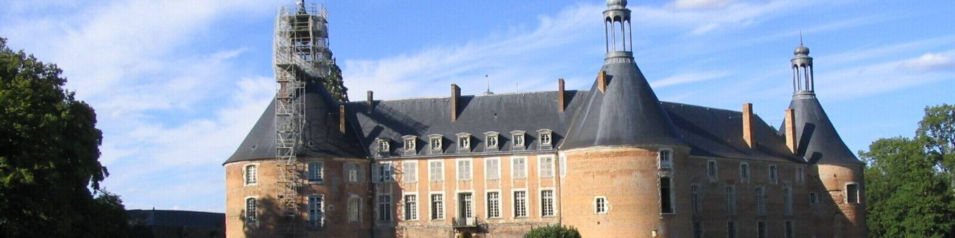 This building is indexed in the Base Mérimée, a database of architectural heritage maintained by the French Ministry of Culture, under the reference PA00113810 .