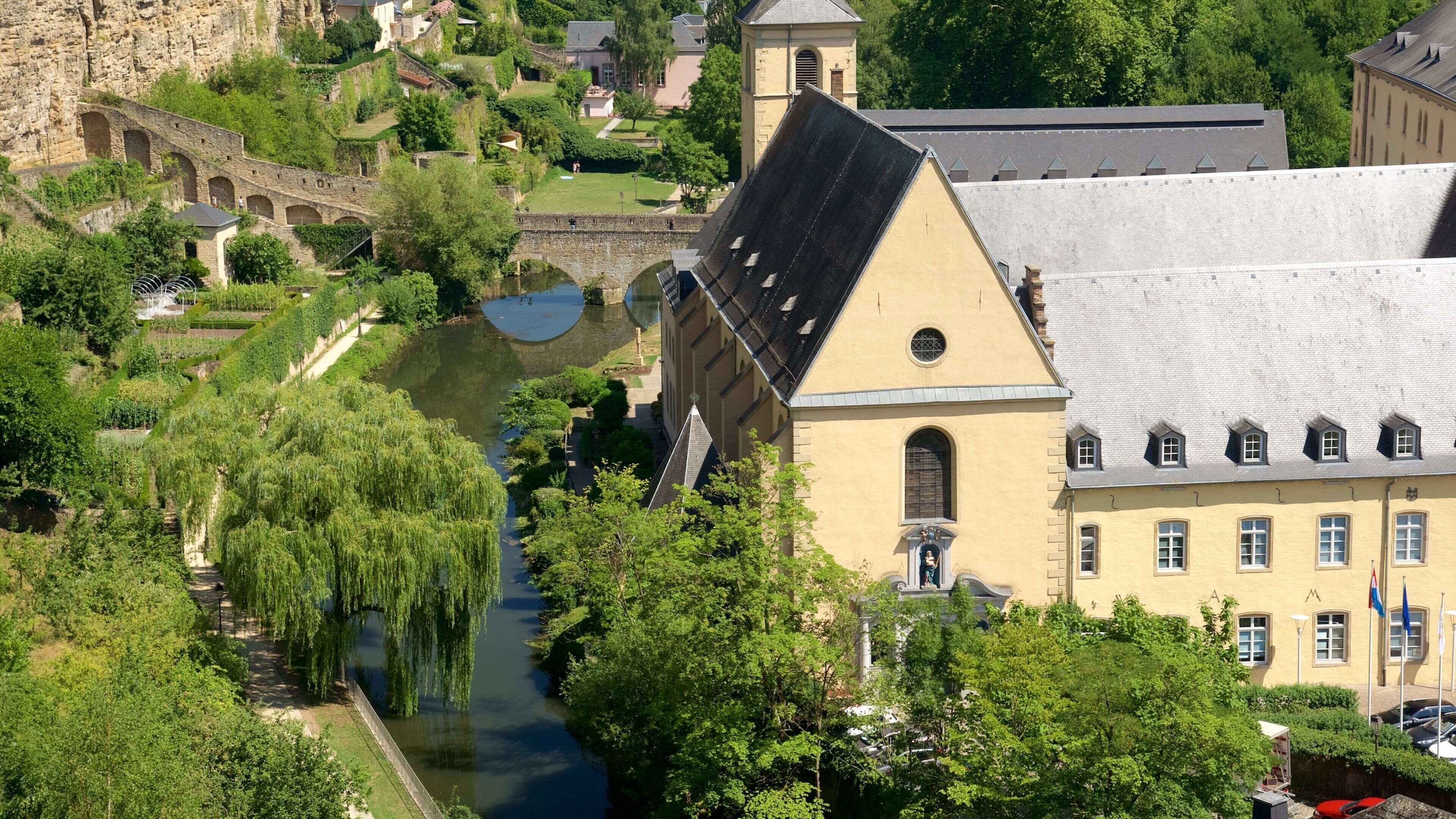 A river flowing through a town with historic stone bridges and buildings.
