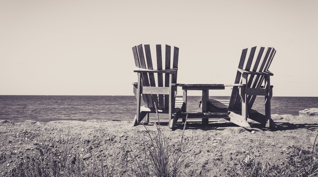 Beside the light house you can find another family friendly beach area that offers limited free parking and is dog friendly.