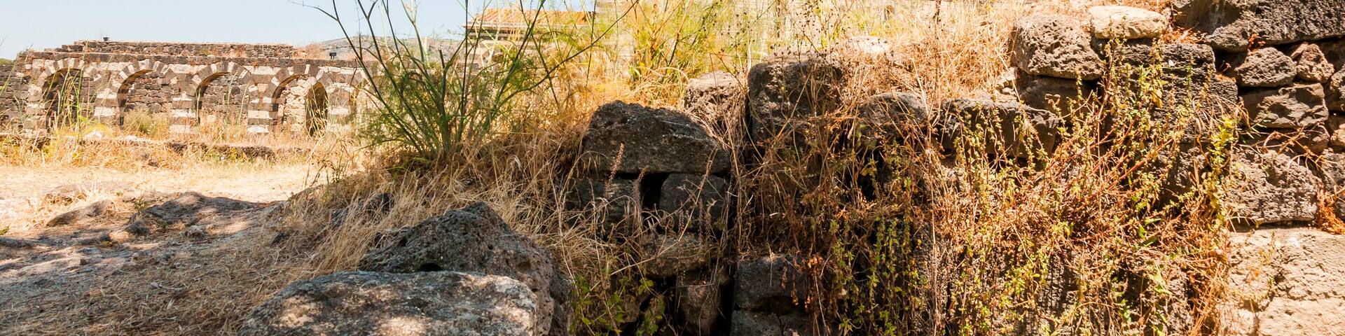 Sassari, Stadt, Kirche, Santissima Trinità di Saccargia, Pisanerkirche, Sardinien, Insel, Italien, Mittelmeer, Sommer, Sommerhitze