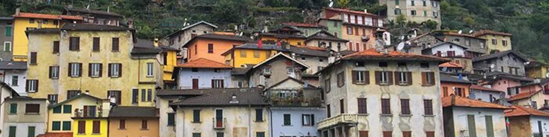 Great views from the slow boat on lake Como, Italy.
Read more on: http://www.travelwithallsenses.com