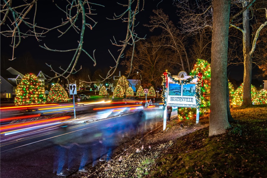 Outdoor christmas decorations at christmas town usa