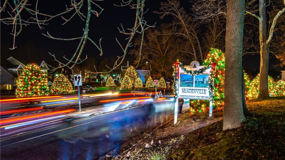 Outdoor christmas decorations at christmas town usa
