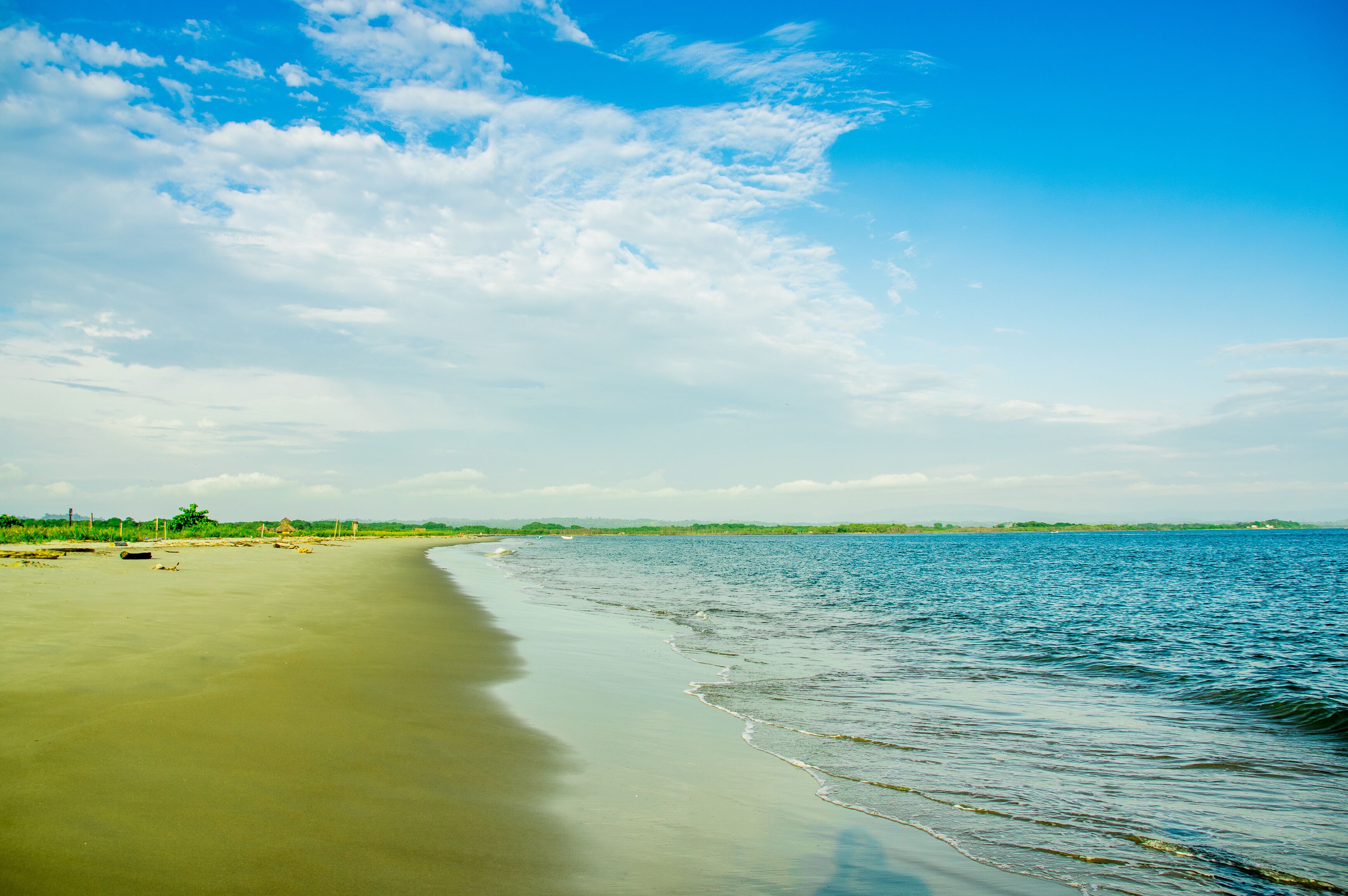 Beautiful outdoor vierw of empty tropical beach background. Horizon with sky and white sand