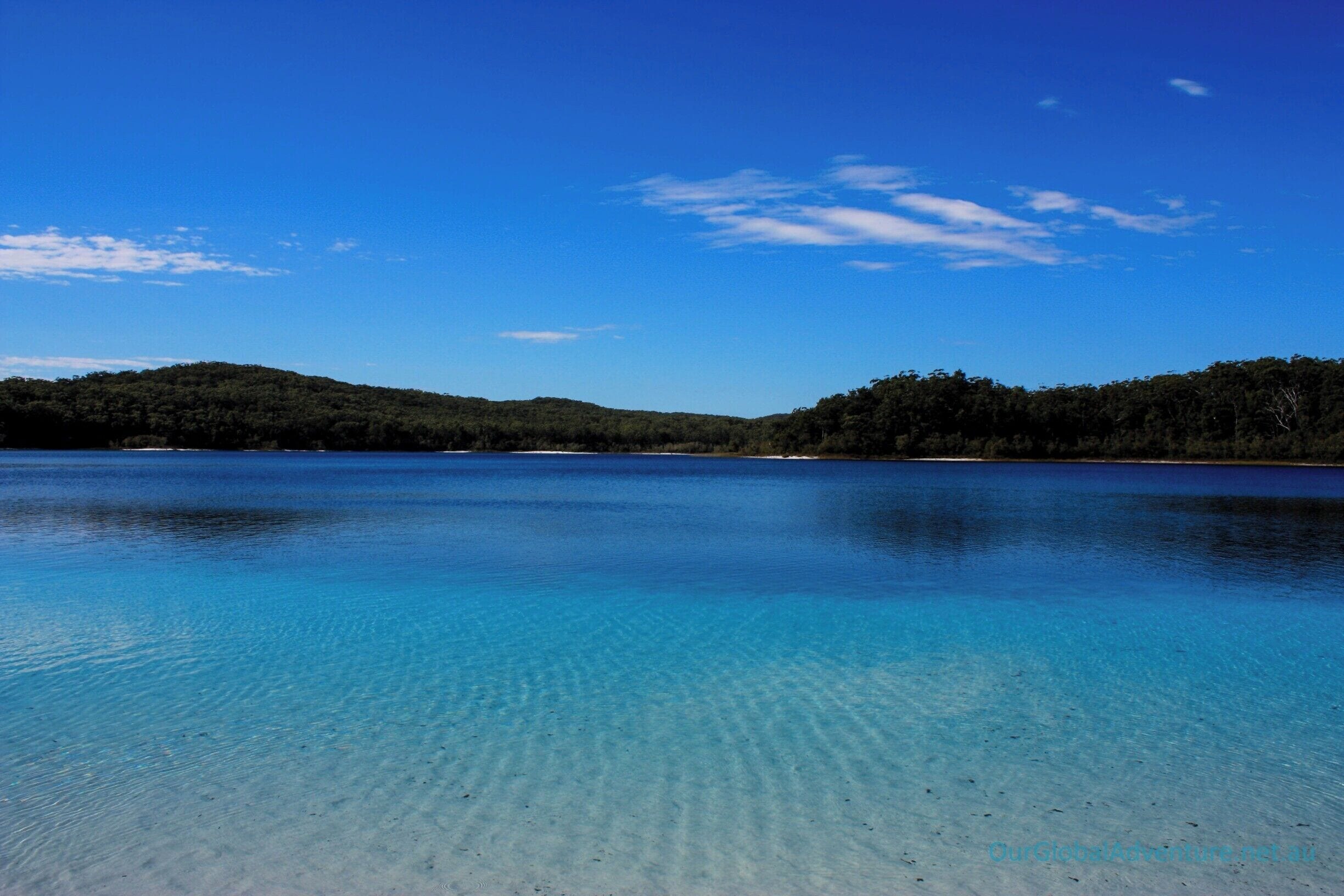 Fraser Islands biggest lake - Lake McKenzie. The sand is pure white and the water so fresh that many species of fish can't live in it - it's too pure! #NationalPark #Waterlust