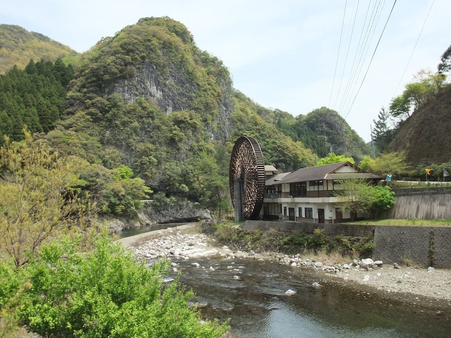佐伯市本匠の日本一の大水車