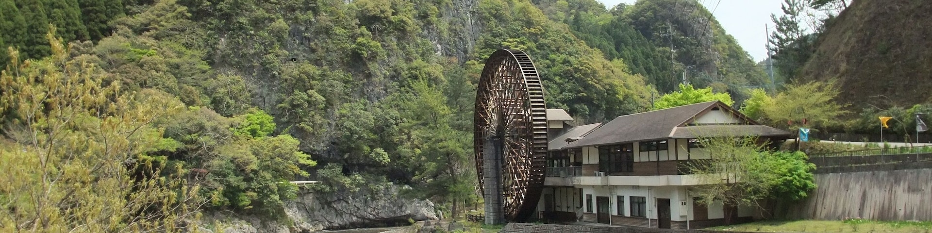佐伯市本匠の日本一の大水車