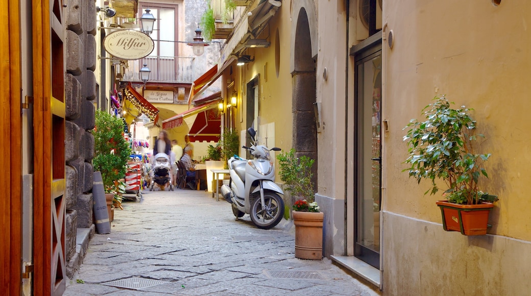 Sorrento Coast showing a city and street scenes