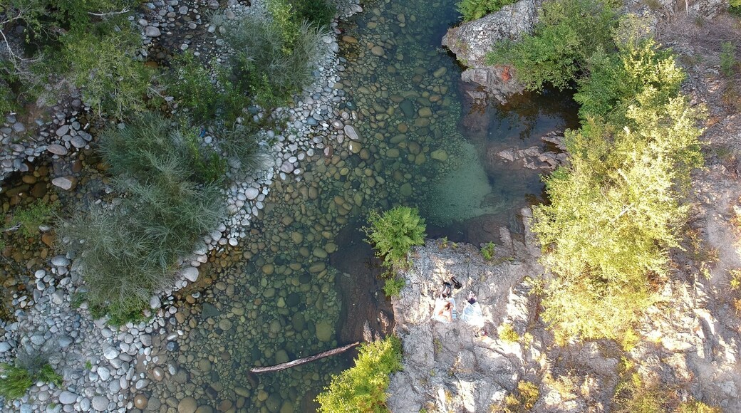 Piscines naturelles de Vico où il fait bon se baigner et se faire bronzer sur les rochers. Attention au monde l'après midi et surtout le week-end.