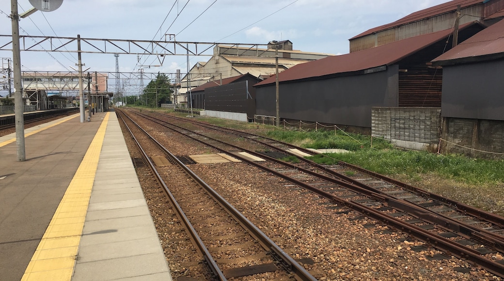 あいの風とやま鉄道越中大門駅構内