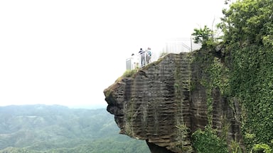 Jigoku-Nozoki (Peeping into hell) in Nokogiriyama, Chiba Prefecture in Japan has a thrilling lookout point at the summit of the mountain, where 1.5 hour car travel distance from Tokyo. This sacred mountain has big Buddha stone statue and tall Kwanon statue. Also, you may be see the Mt. Fuji from distance.