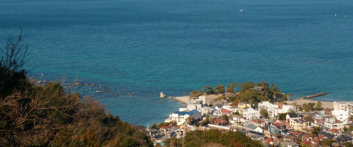 はやま三ヶ岡山緑地の山頂広場より丹沢方面を望む(神奈川県葉山町)