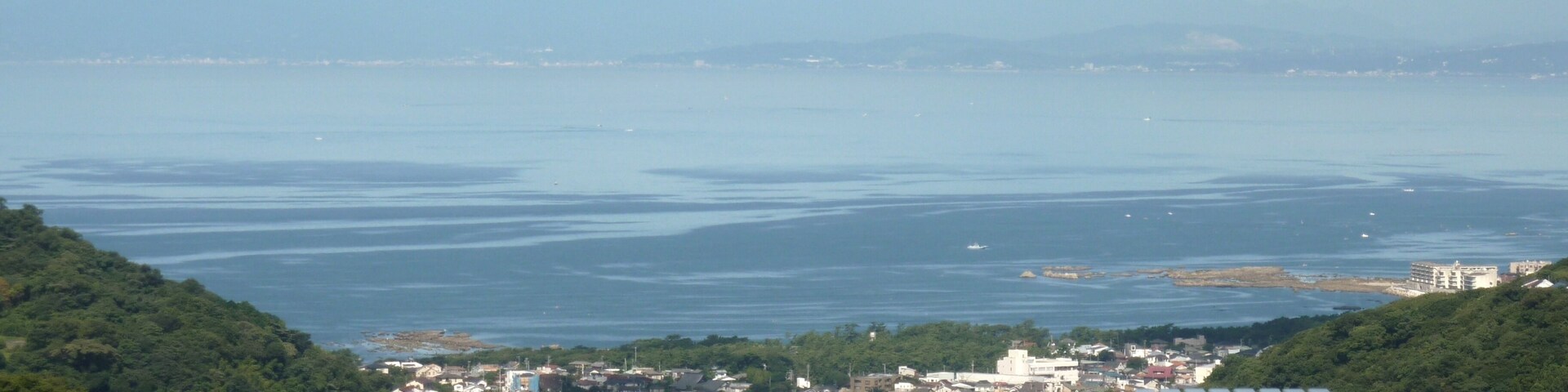 神奈川県葉山町・横須賀市。湘南国際村より富士山を望む。