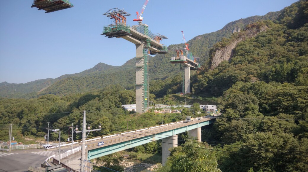 長野原草津口駅から川原湯温泉駅間の風景