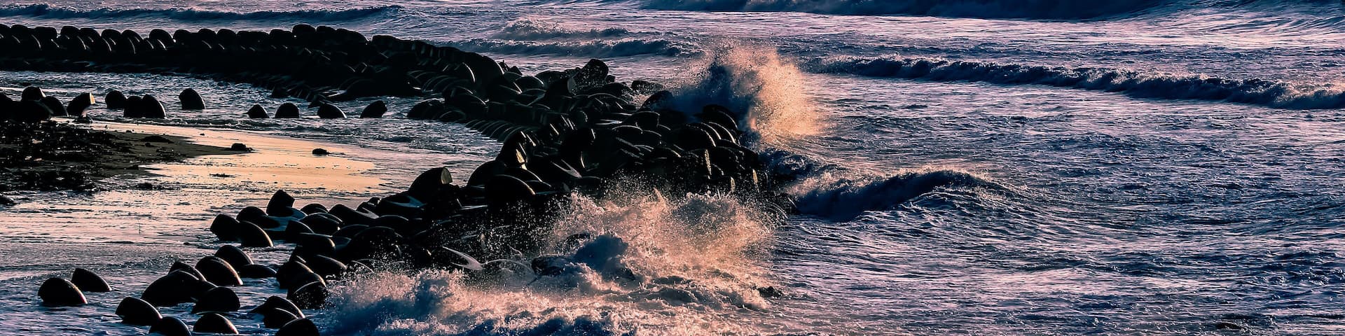 Japan surf , surfing in Japan is a very popular thing to do especially in Katsuura which is located in Chiba close to Tokyo the waves are large and nice to look at.