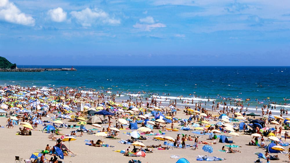 Crowd Onjuku Beach Sea Horizon Over Water Summer