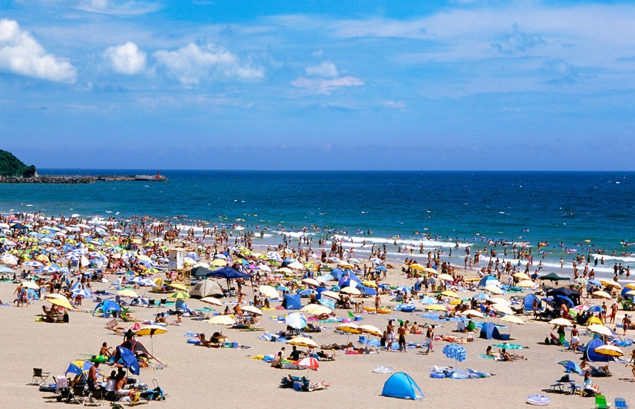 Crowd Onjuku Beach Sea Horizon Over Water Summer