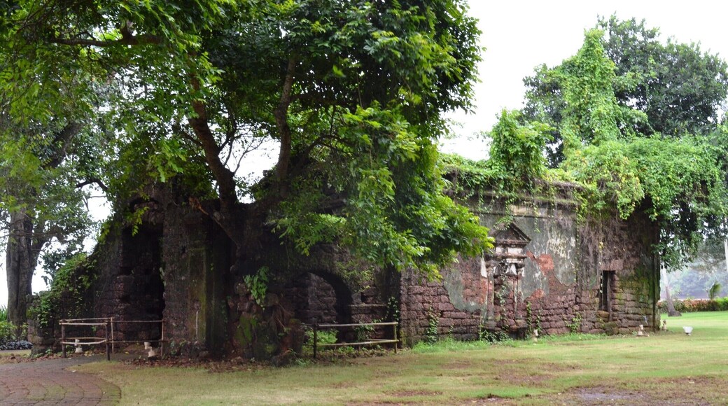 The ruins of an old 15th century #Portuguese Church that's on the property of the gorgeous Grand Hyatt Hotel ! www.thetinytaster.com