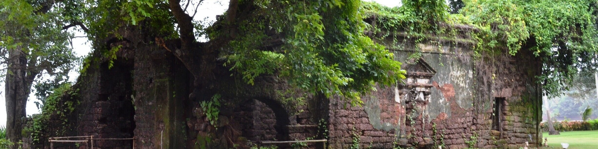 The ruins of an old 15th century #Portuguese Church that's on the property of the gorgeous Grand Hyatt Hotel ! www.thetinytaster.com