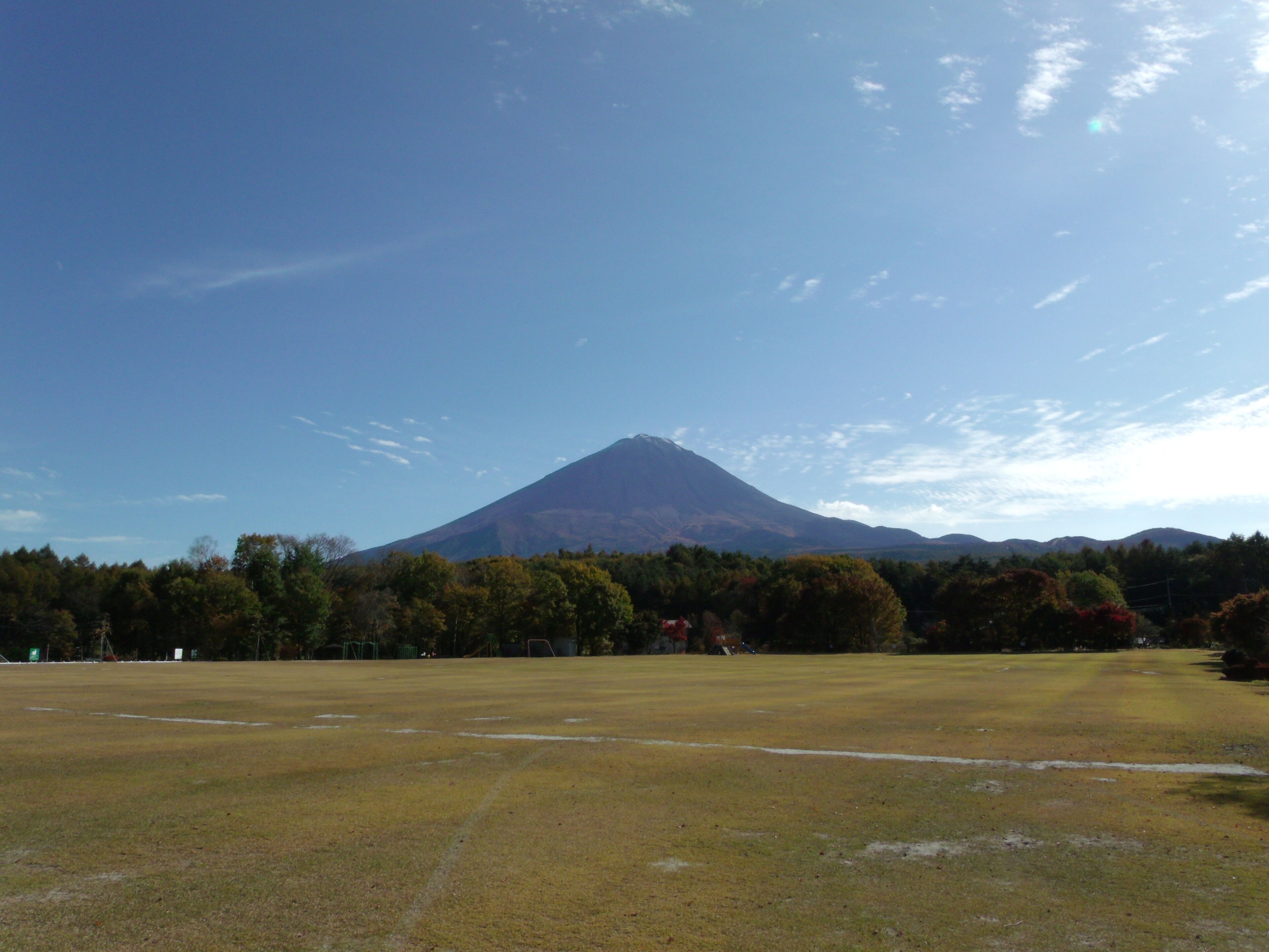 鳴沢より富士山を望む Views of Mount Fuji from Narusawa